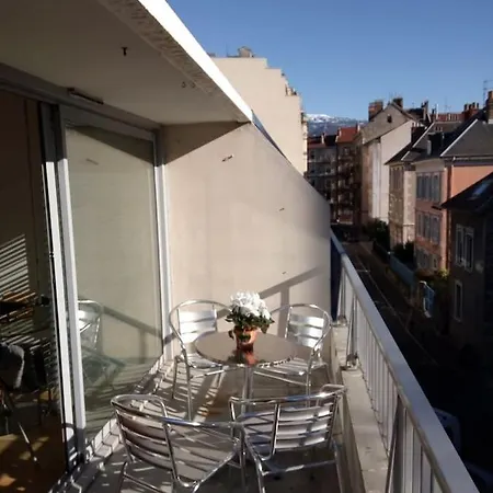 2 Pieces 40 M2, Dans Hyper Centre, Avec Piscine Au Rez De Chaussee * Grenoble
